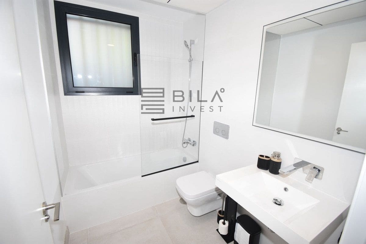 4 soveværelse Byhus til salg i El Chaparral med swimmingpool garage - € 1.099.999 (Ref: 9609656)