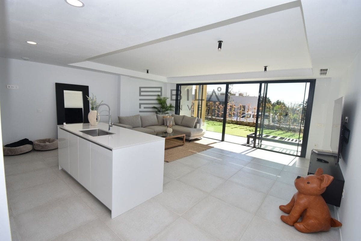 4 soveværelse Byhus til salg i El Chaparral med swimmingpool garage - € 1.099.999 (Ref: 9609656)