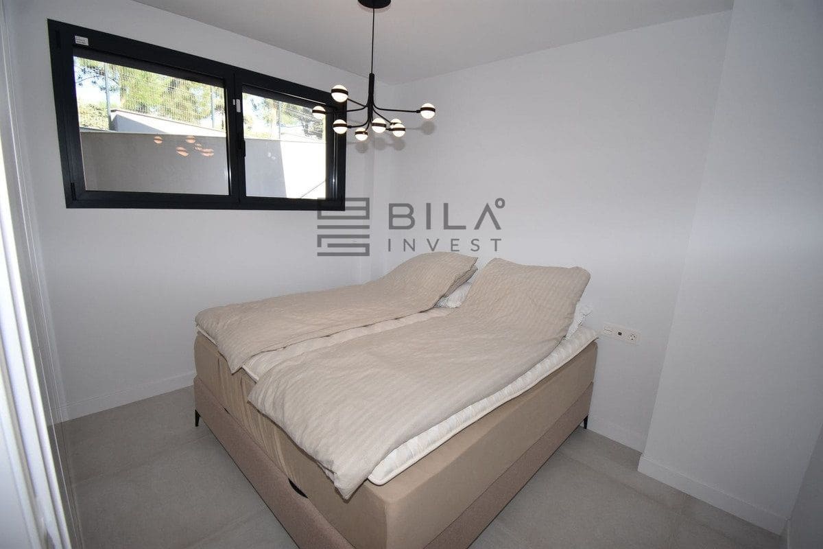 4 soveværelse Byhus til salg i El Chaparral med swimmingpool garage - € 1.099.999 (Ref: 9609656)