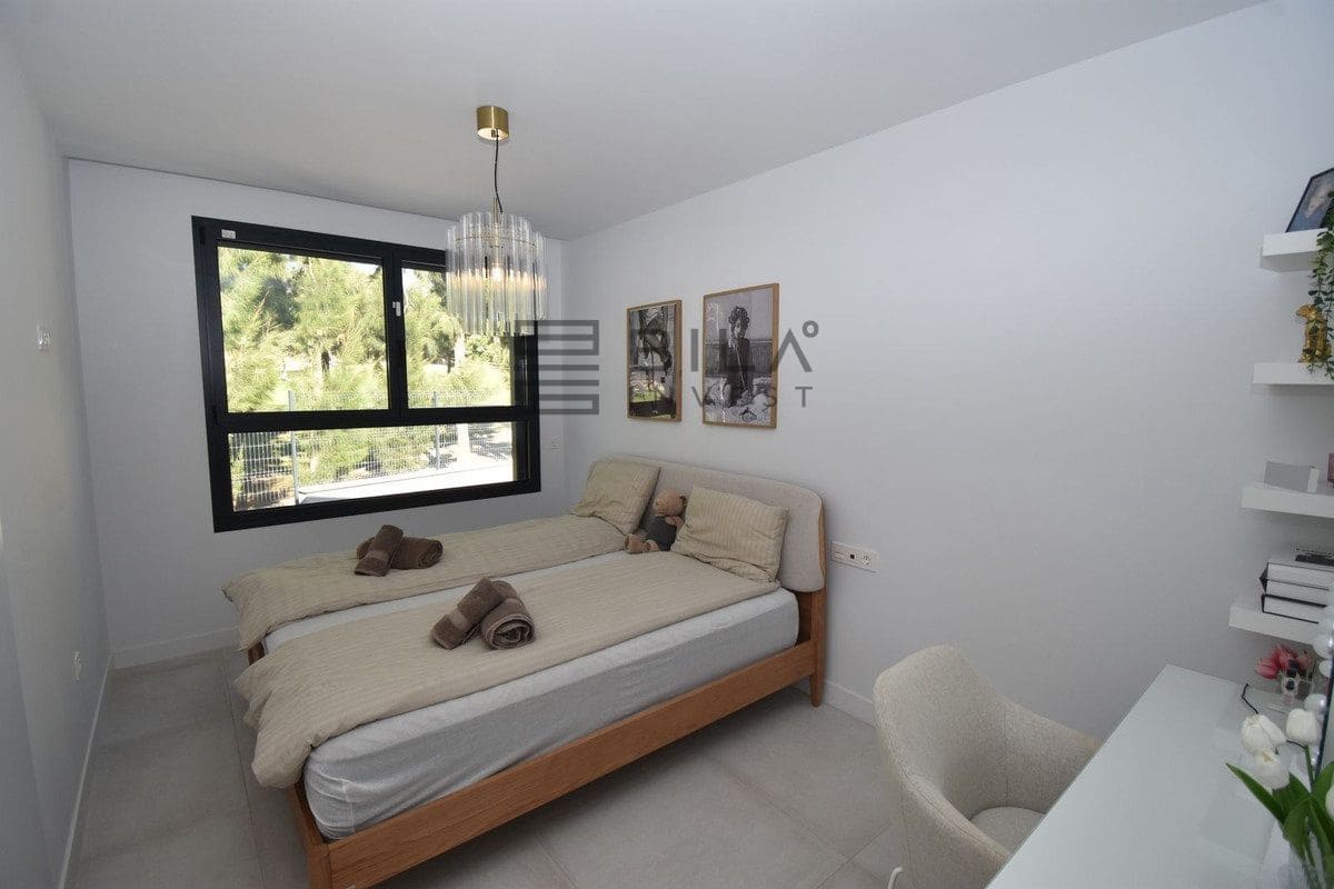 4 soveværelse Byhus til salg i El Chaparral med swimmingpool garage - € 1.099.999 (Ref: 9609656)