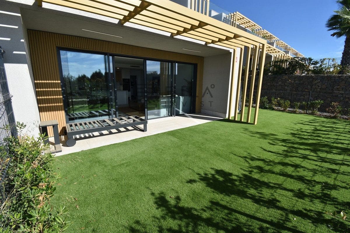 4 soveværelse Byhus til salg i El Chaparral med swimmingpool garage - € 1.099.999 (Ref: 9609656)