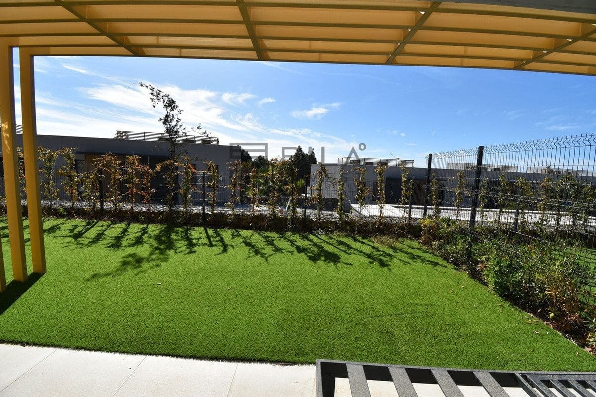 4 soveværelse Byhus til salg i El Chaparral med swimmingpool garage - € 1.099.999 (Ref: 9609656)