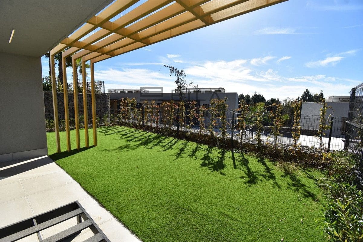 4 soveværelse Byhus til salg i El Chaparral med swimmingpool garage - € 1.099.999 (Ref: 9609656)