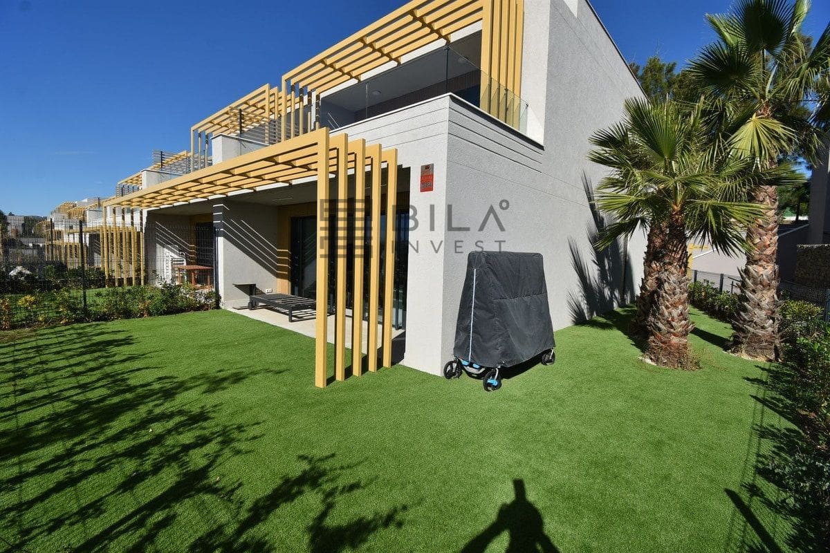 4 soveværelse Byhus til salg i El Chaparral med swimmingpool garage - € 1.099.999 (Ref: 9609656)