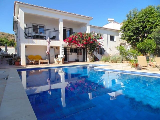 Chalet de 5 habitaciones en Arroyo de la Miel, Benalmádena en venta con piscina garaje - 770.000 € (Ref: 9609657)