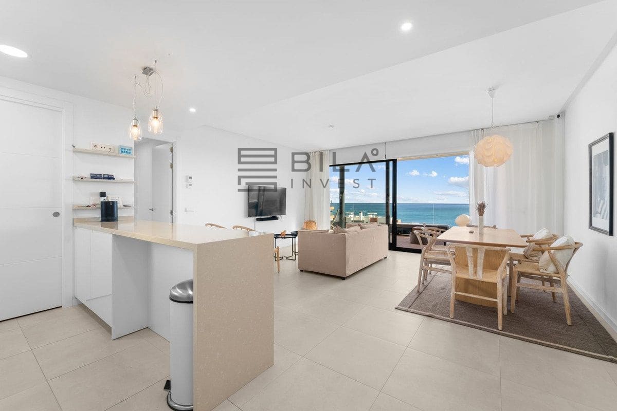 2 bedroom Penthouse for sale in Fuengirola with pool - € 965,000 (Ref: 9609662)