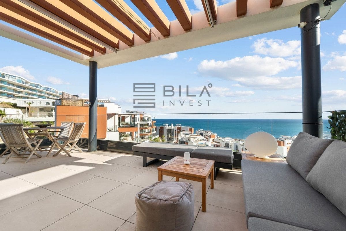 2 bedroom Penthouse for sale in Fuengirola with pool - € 965,000 (Ref: 9609662)