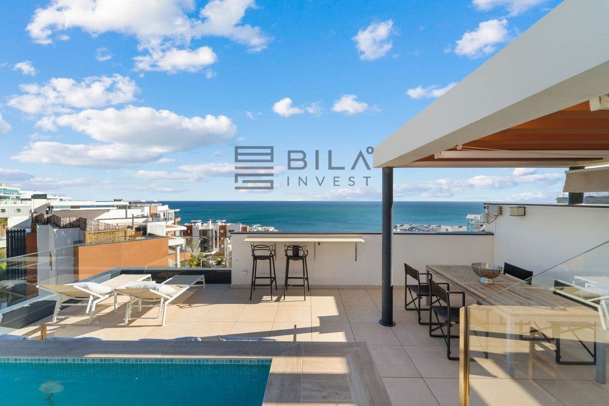 2 bedroom Penthouse for sale in Fuengirola with pool - € 965,000 (Ref: 9609662)