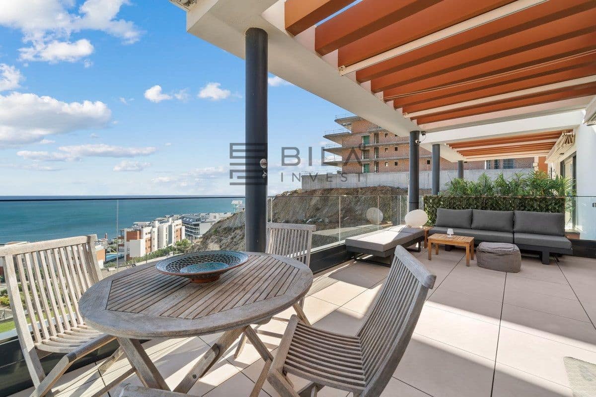 2 bedroom Penthouse for sale in Fuengirola with pool - € 965,000 (Ref: 9609662)