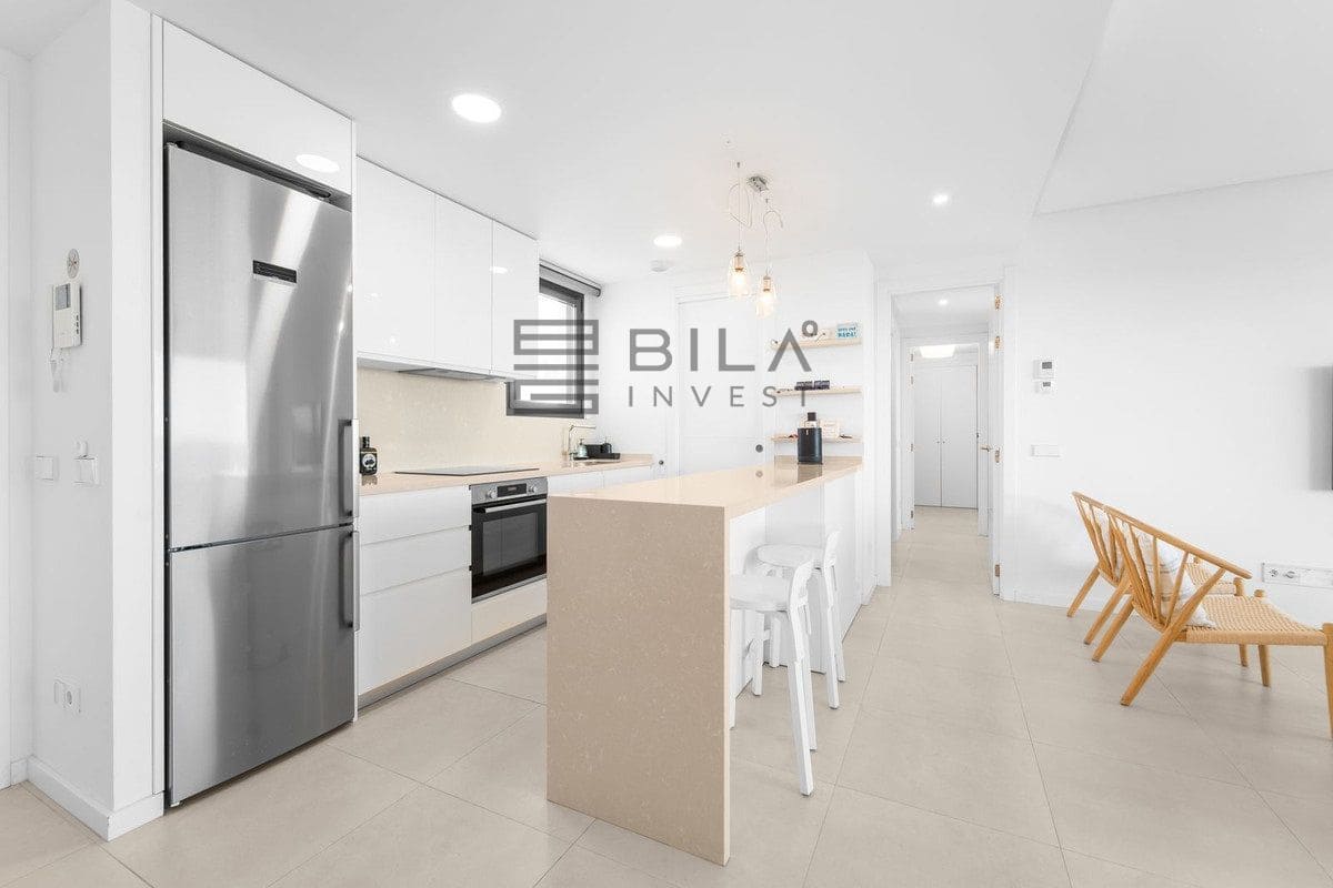 2 bedroom Penthouse for sale in Fuengirola with pool - € 965,000 (Ref: 9609662)