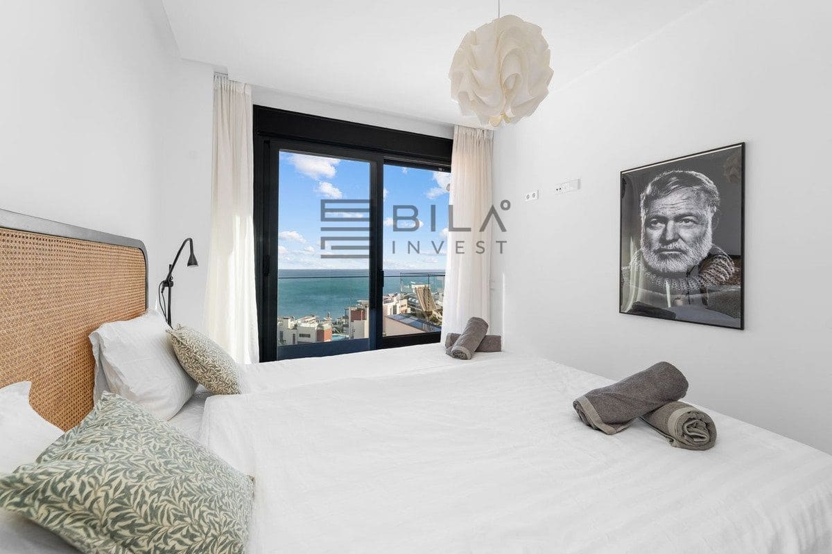 2 bedroom Penthouse for sale in Fuengirola with pool - € 965,000 (Ref: 9609662)