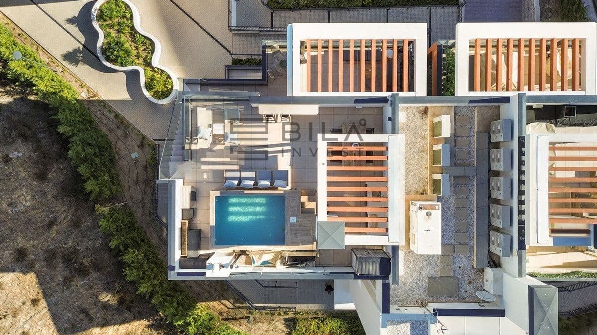 2 bedroom Penthouse for sale in Fuengirola with pool - € 965,000 (Ref: 9609662)