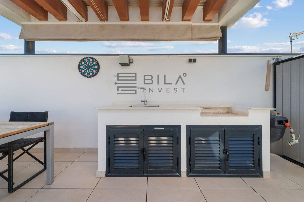 2 bedroom Penthouse for sale in Fuengirola with pool - € 965,000 (Ref: 9609662)