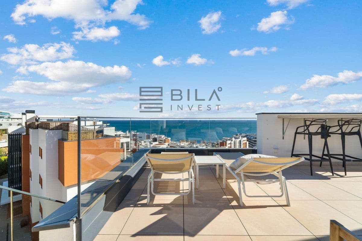 2 bedroom Penthouse for sale in Fuengirola with pool - € 965,000 (Ref: 9609662)