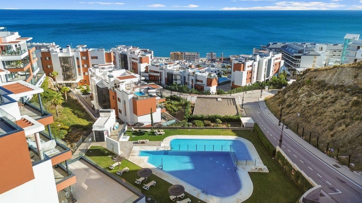 2 bedroom Penthouse for sale in Fuengirola with pool - € 965,000 (Ref: 9609662)