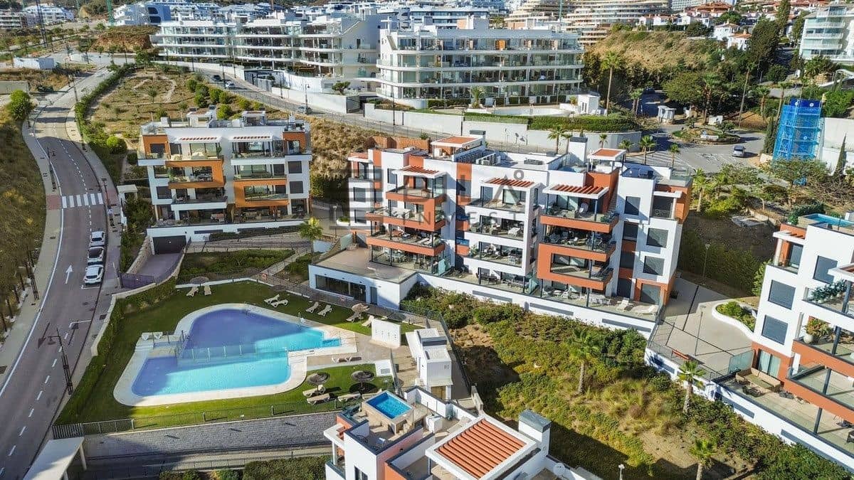 2 bedroom Penthouse for sale in Fuengirola with pool - € 965,000 (Ref: 9609662)