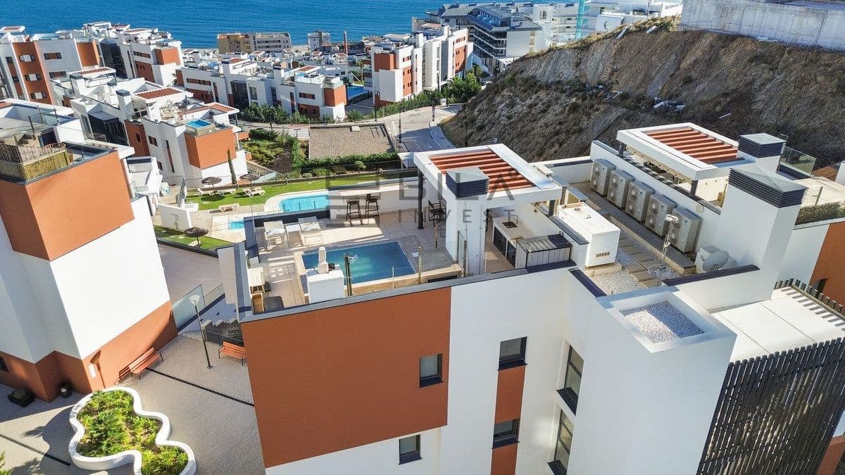 2 bedroom Penthouse for sale in Fuengirola with pool - € 965,000 (Ref: 9609662)