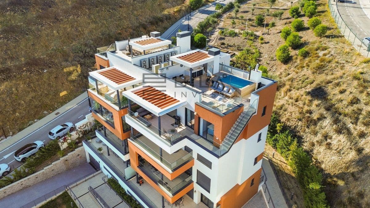 2 bedroom Penthouse for sale in Fuengirola with pool - € 965,000 (Ref: 9609662)