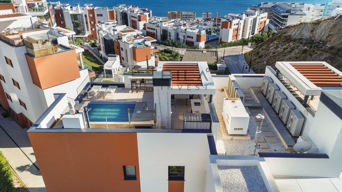 2 bedroom Penthouse for sale in Fuengirola with pool - € 965,000 (Ref: 9609662)