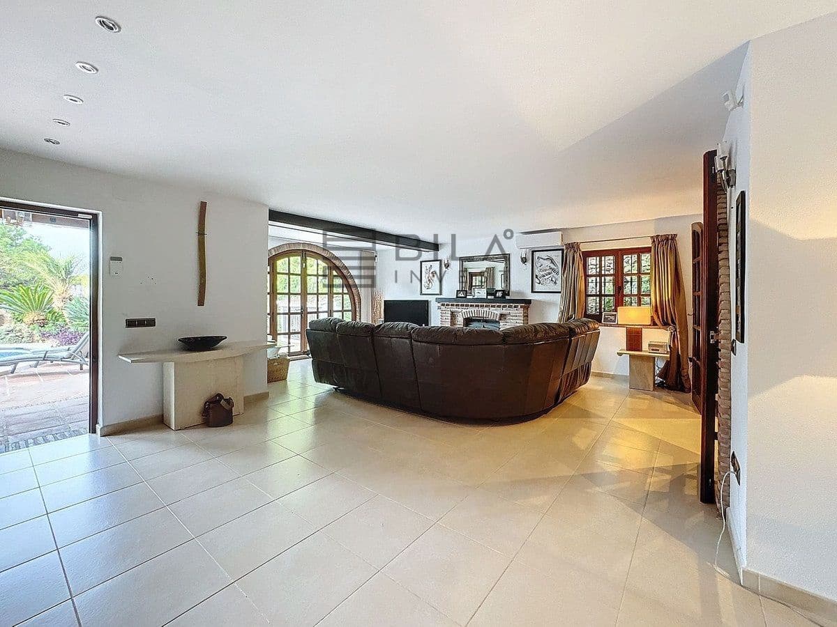 3 bedroom Villa for sale in Mijas with pool garage - € 925,000 (Ref: 9609669)