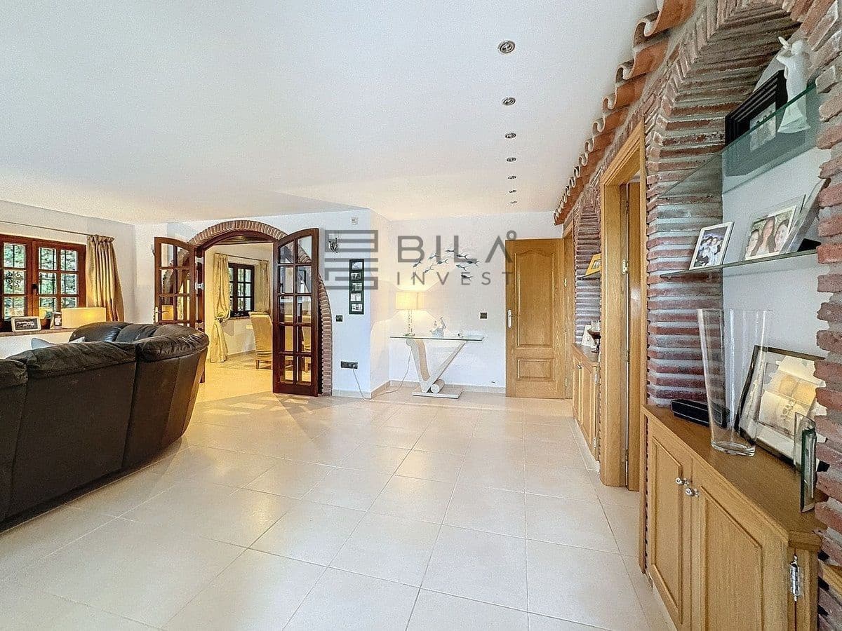 3 bedroom Villa for sale in Mijas with pool garage - € 925,000 (Ref: 9609669)