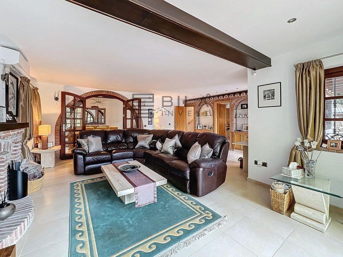 3 bedroom Villa for sale in Mijas with pool garage - € 925,000 (Ref: 9609669)