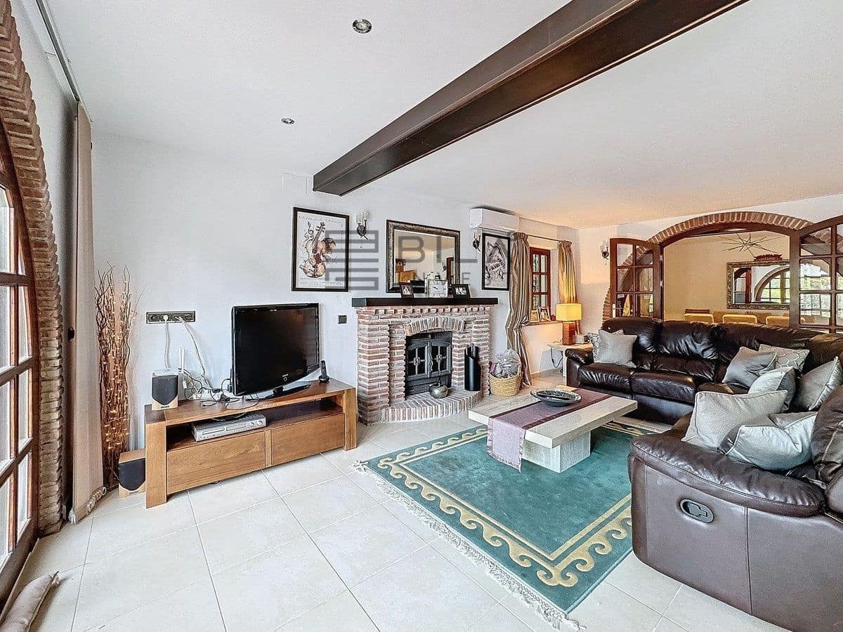 3 bedroom Villa for sale in Mijas with pool garage - € 925,000 (Ref: 9609669)