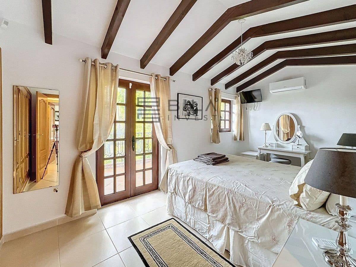 3 bedroom Villa for sale in Mijas with pool garage - € 925,000 (Ref: 9609669)