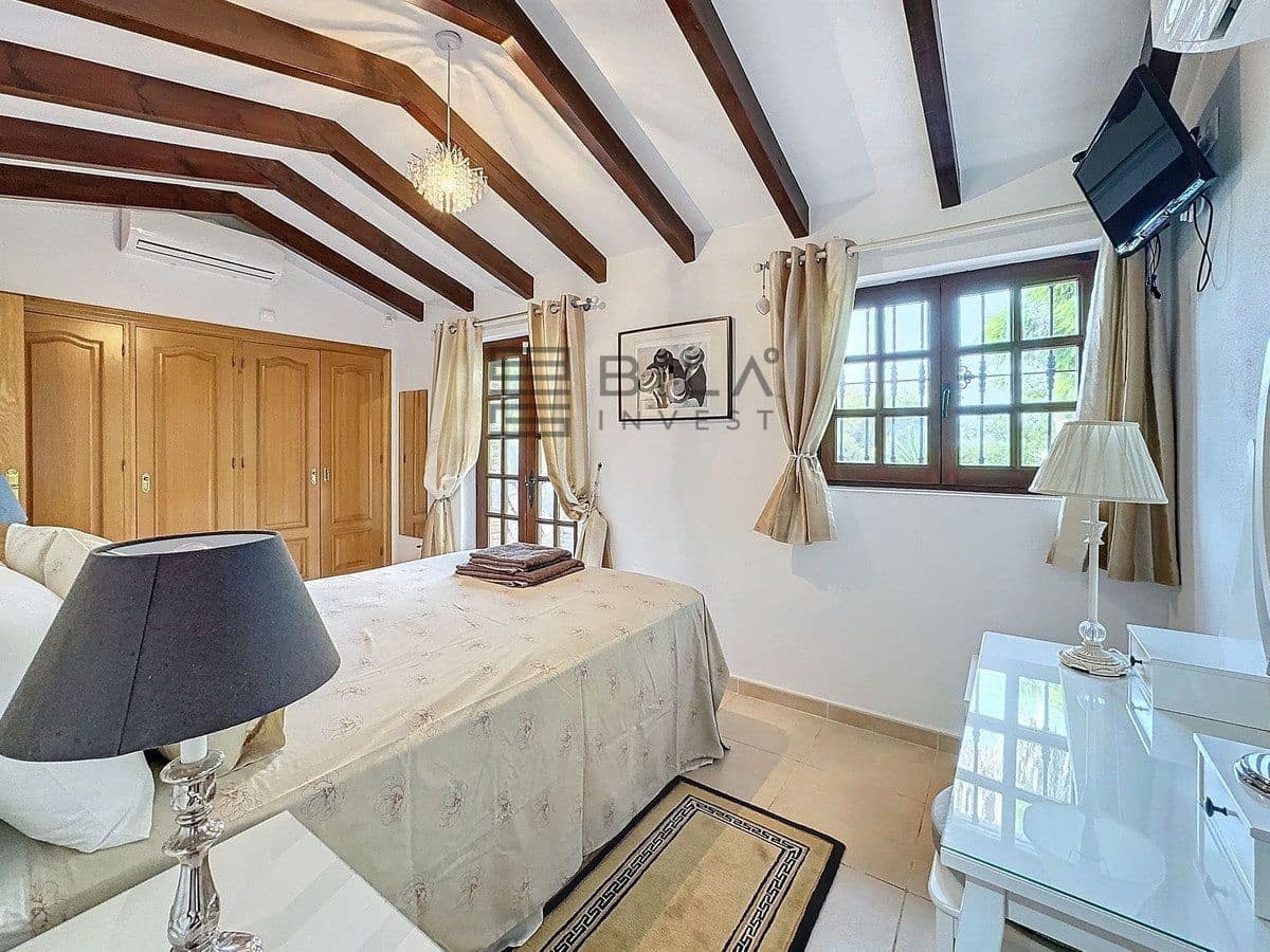 3 bedroom Villa for sale in Mijas with pool garage - € 925,000 (Ref: 9609669)