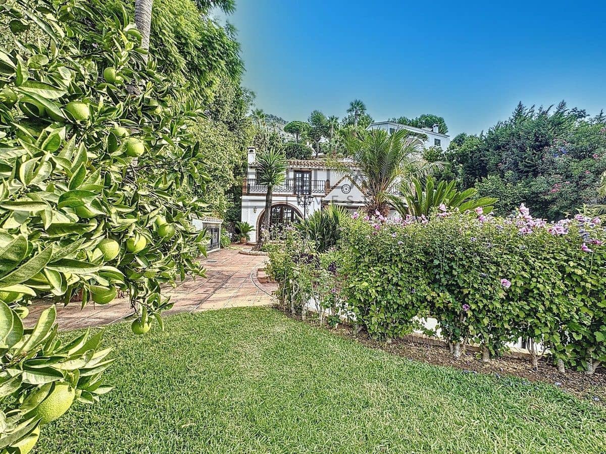 3 bedroom Villa for sale in Mijas with pool garage - € 925,000 (Ref: 9609669)