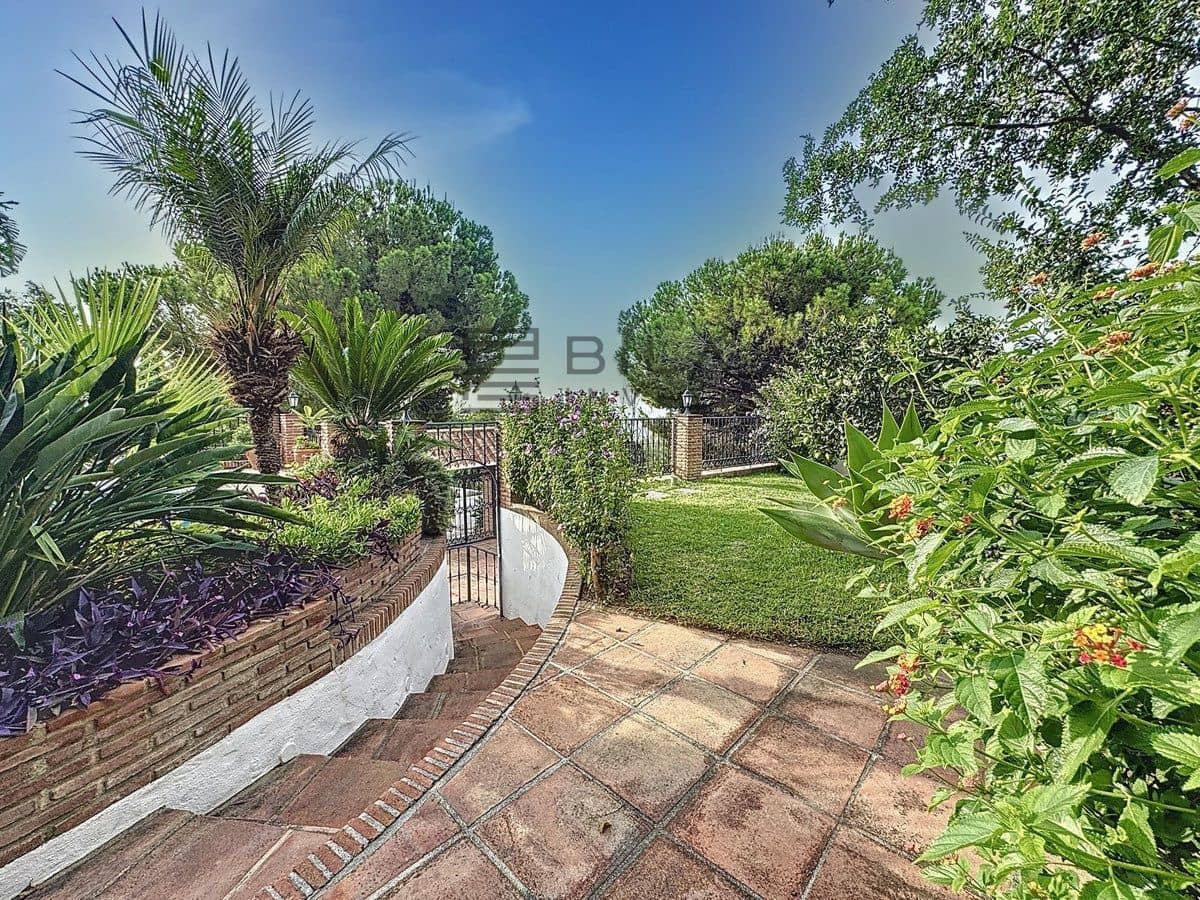 3 bedroom Villa for sale in Mijas with pool garage - € 925,000 (Ref: 9609669)