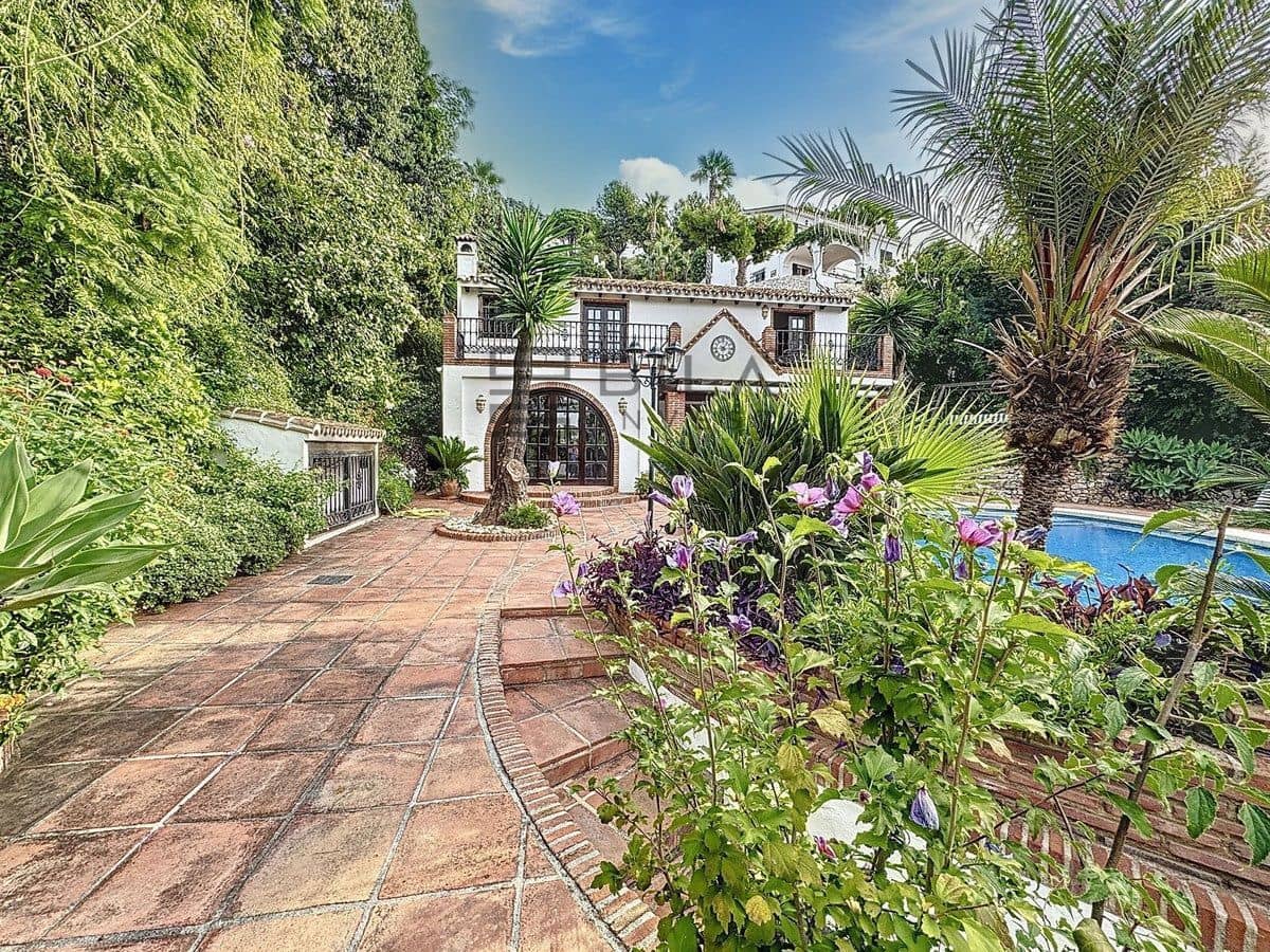 3 bedroom Villa for sale in Mijas with pool garage - € 925,000 (Ref: 9609669)