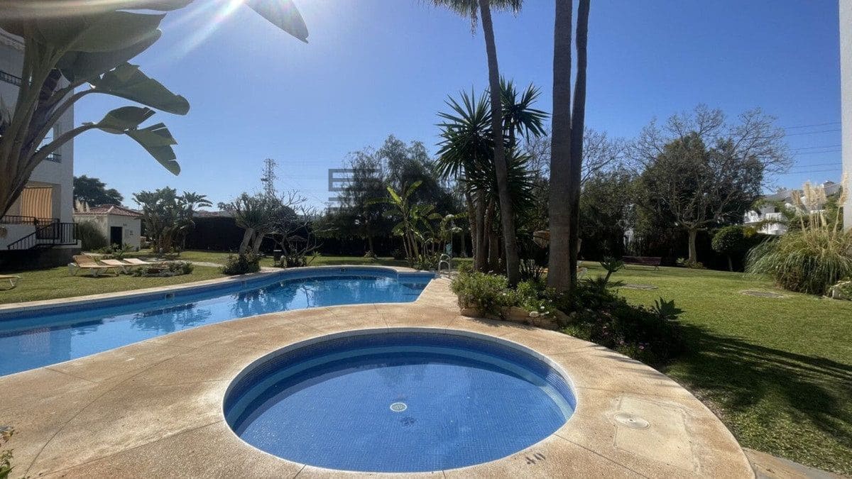 2 soveværelse Lejlighed til salg i Calahonda med swimmingpool garage - € 315.000 (Ref: 9609670)