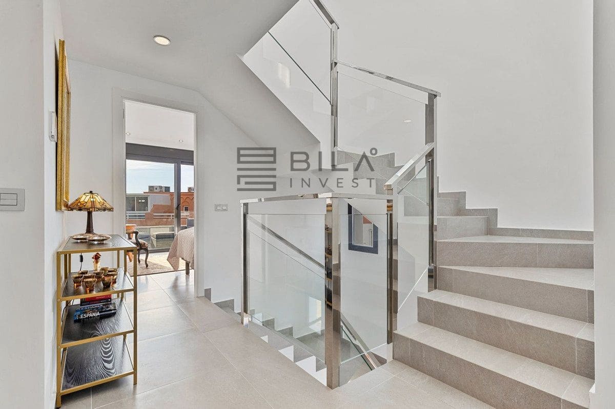 3 makuuhuone Omakotitalo myytävänä paikassa Fuengirola mukana uima-altaan 
autotalli - 765 000 € (Ref: 9609673)