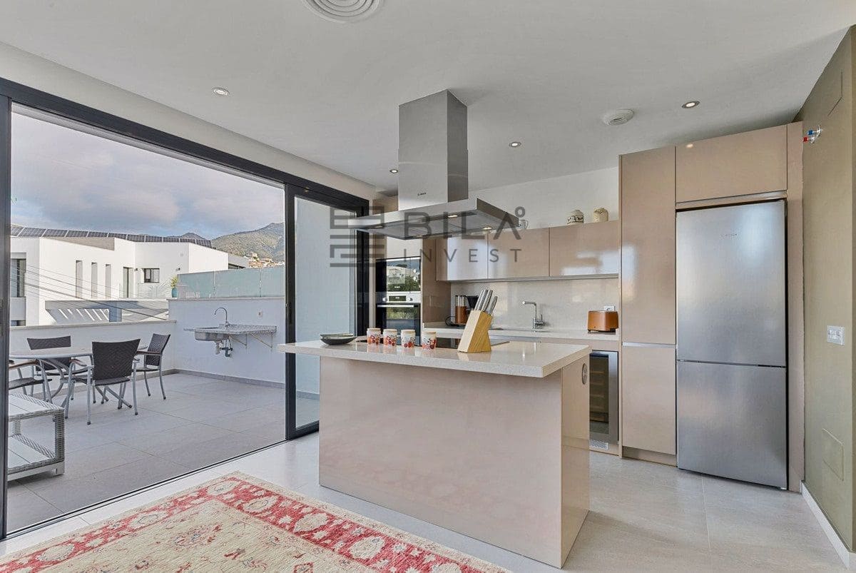 3 makuuhuone Omakotitalo myytävänä paikassa Fuengirola mukana uima-altaan 
autotalli - 765 000 € (Ref: 9609673)