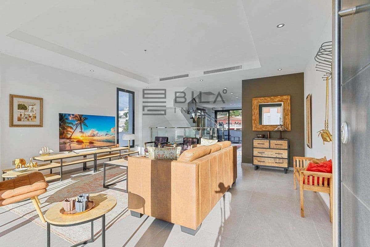 3 makuuhuone Omakotitalo myytävänä paikassa Fuengirola mukana uima-altaan 
autotalli - 765 000 € (Ref: 9609673)