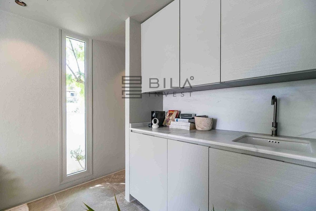 4 makuuhuone Huvila myytävänä paikassa La Capellania mukana uima-altaan 
autotalli - 1 455 000 € (Ref: 9609676)