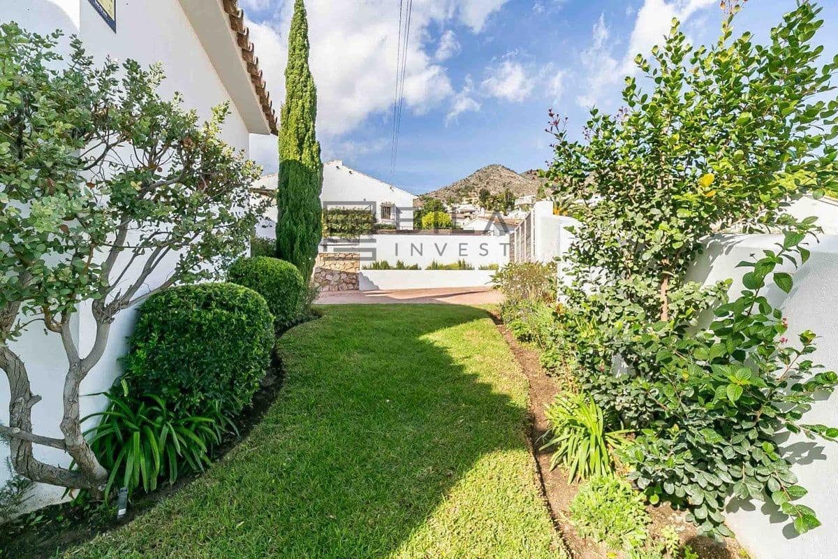 4 makuuhuone Huvila myytävänä paikassa La Capellania mukana uima-altaan 
autotalli - 1 455 000 € (Ref: 9609676)