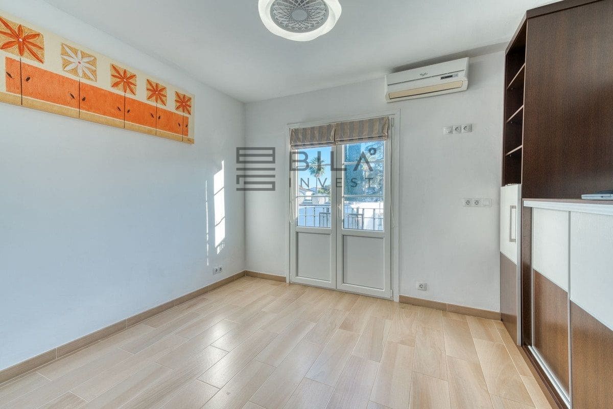 2 bedroom Flat for sale in Mijas Golf with pool garage - € 290,000 (Ref: 9609678)