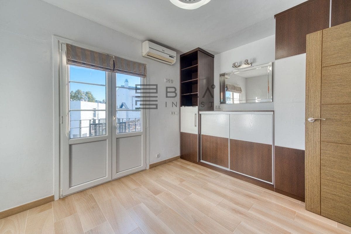 2 bedroom Flat for sale in Mijas Golf with pool garage - € 290,000 (Ref: 9609678)