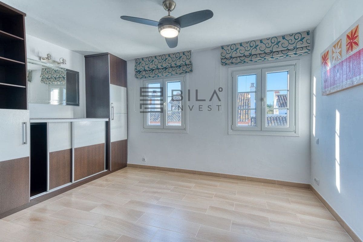 2 bedroom Flat for sale in Mijas Golf with pool garage - € 290,000 (Ref: 9609678)