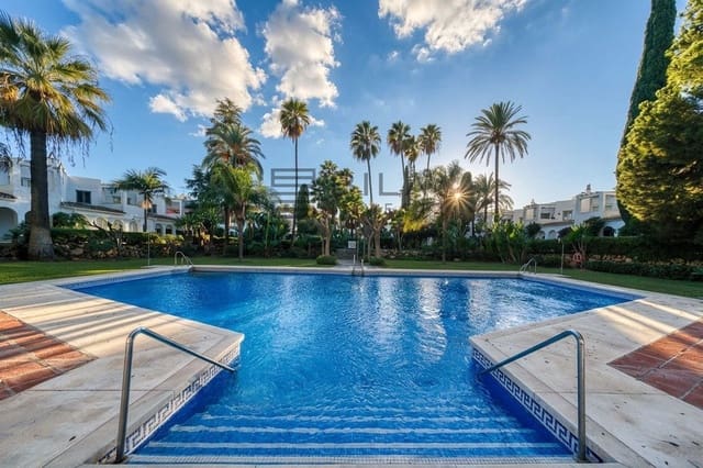 2 bedroom Flat for sale in Mijas Golf, Mijas with pool garage - € 290,000 (Ref: 9609678)