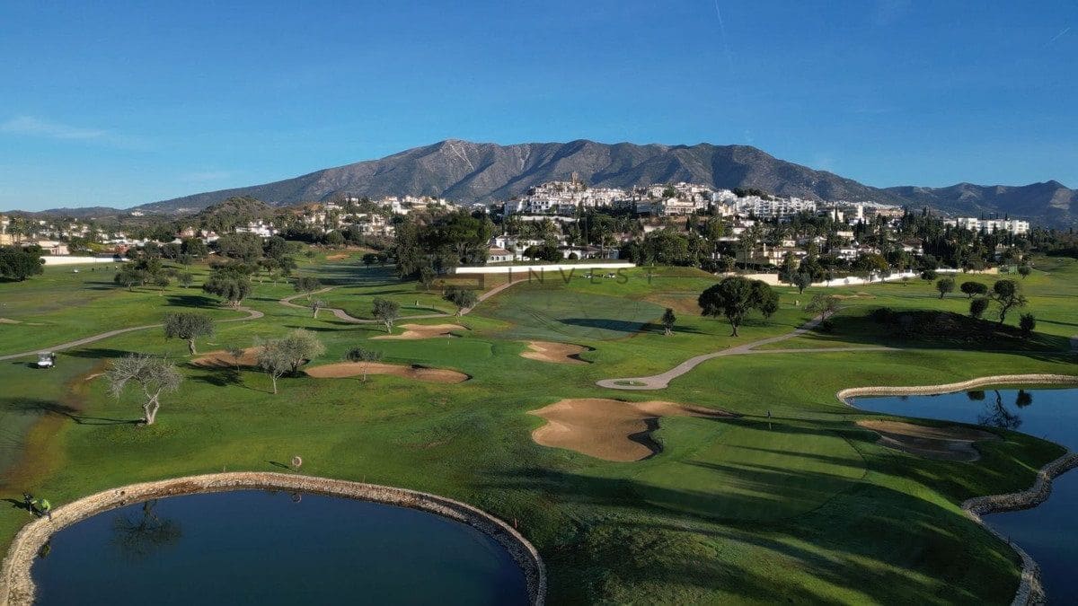 2 bedroom Flat for sale in Mijas Golf with pool garage - € 290,000 (Ref: 9609678)