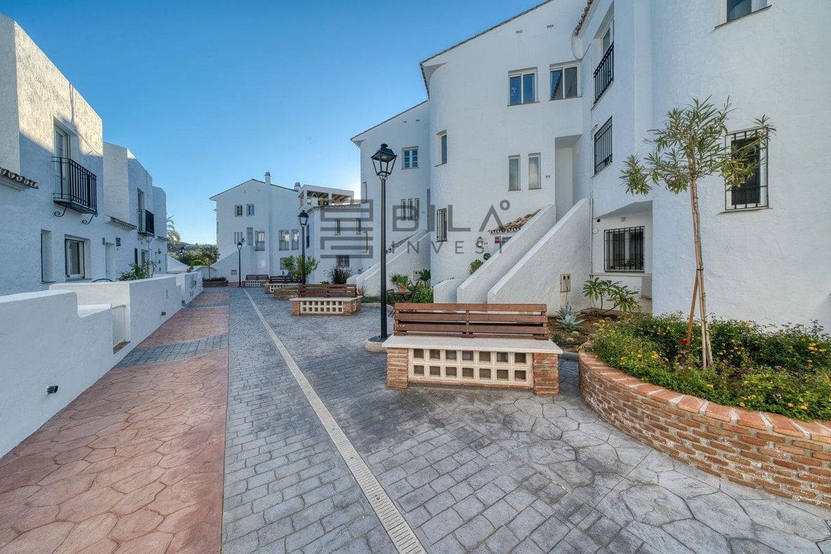 2 bedroom Flat for sale in Mijas Golf with pool garage - € 290,000 (Ref: 9609678)