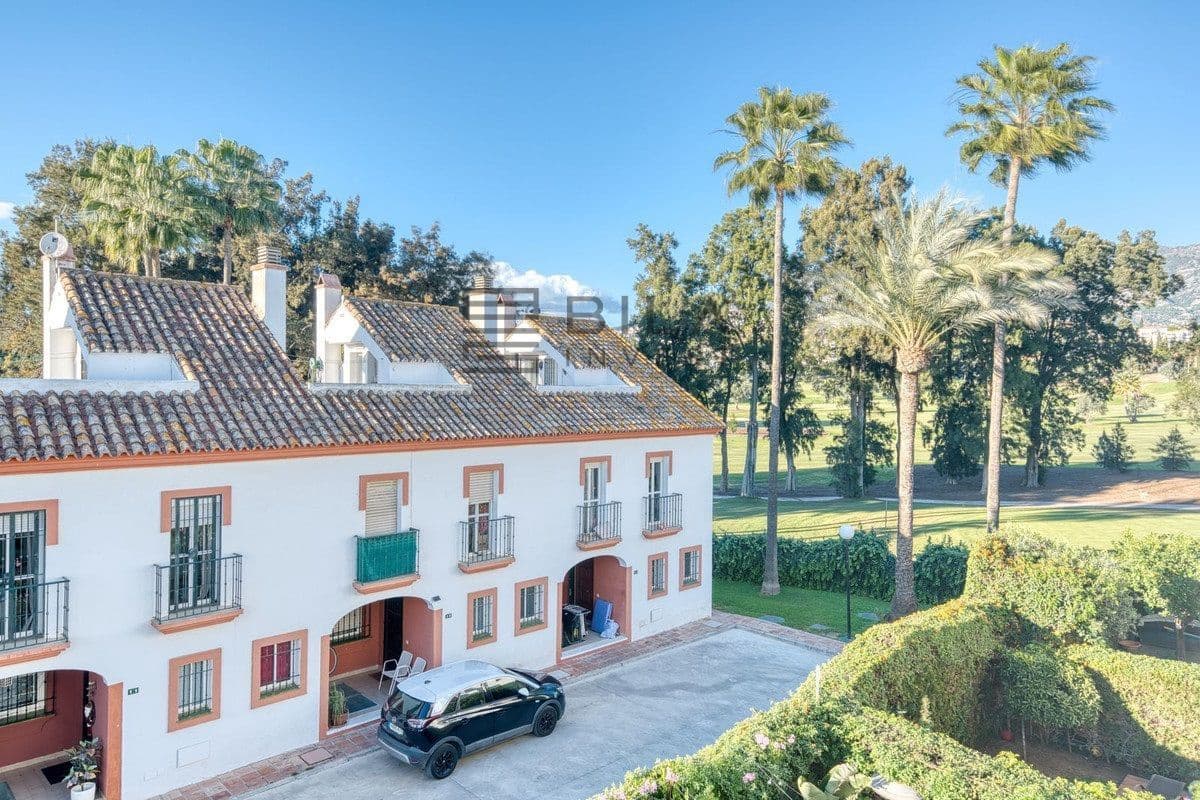 2 bedroom Flat for sale in Mijas Golf with pool garage - € 290,000 (Ref: 9609678)