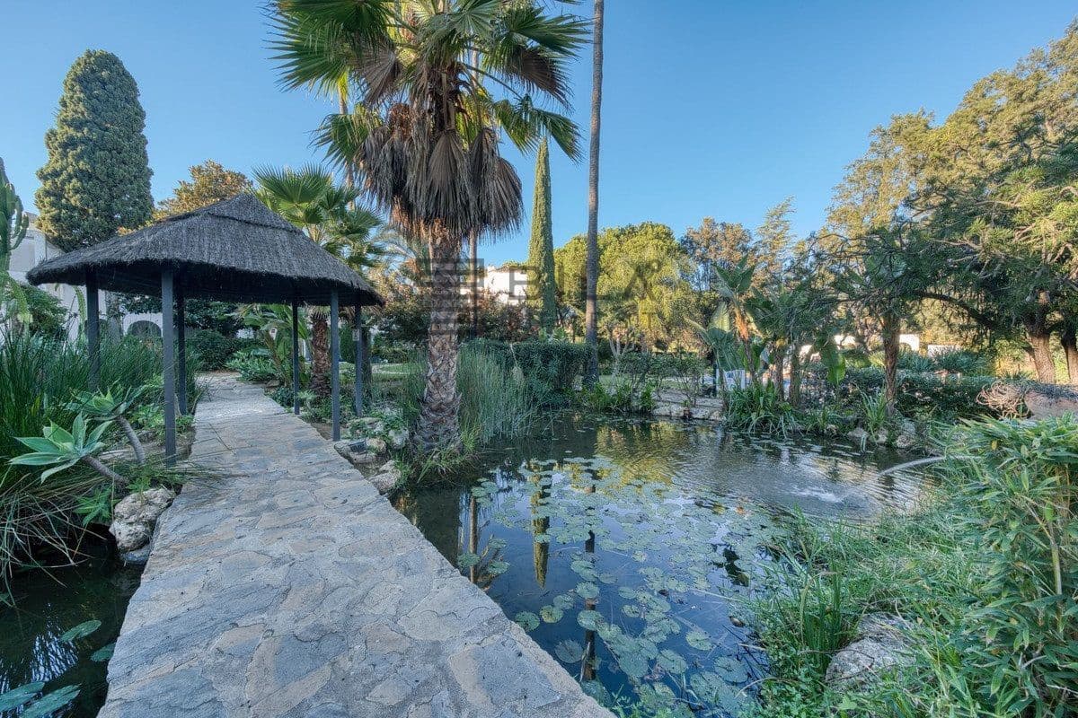 2 bedroom Flat for sale in Mijas Golf with pool garage - € 290,000 (Ref: 9609678)