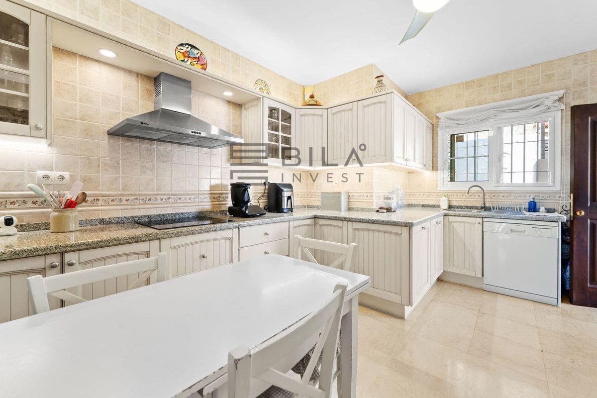 4 bedroom Villa for sale in Mijas Golf with pool garage - € 975,000 (Ref: 9609679)