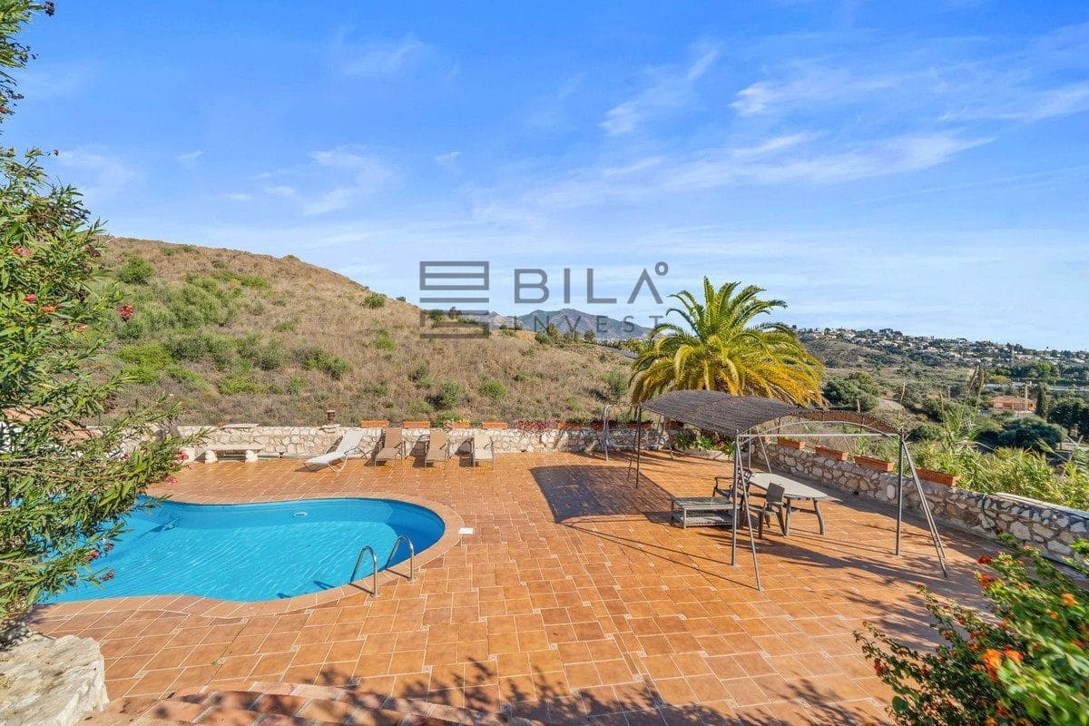 4 bedroom Villa for sale in Mijas Golf with pool garage - € 975,000 (Ref: 9609679)
