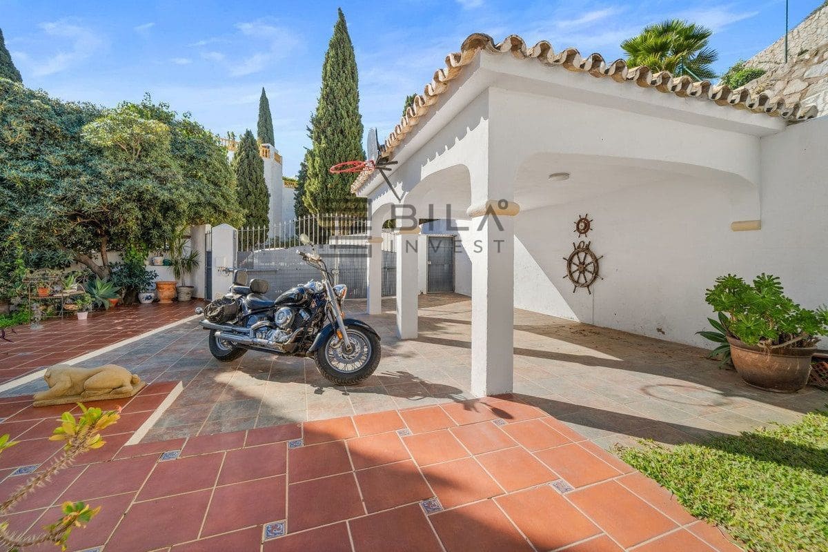 4 bedroom Villa for sale in Mijas Golf with pool garage - € 975,000 (Ref: 9609679)