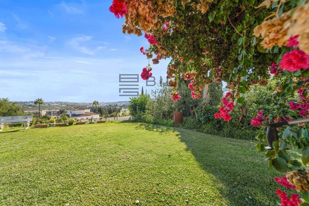 4 bedroom Villa for sale in Mijas Golf with pool garage - € 975,000 (Ref: 9609679)